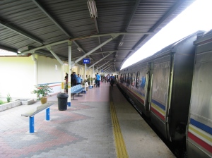 Tåget vid Jerantut station